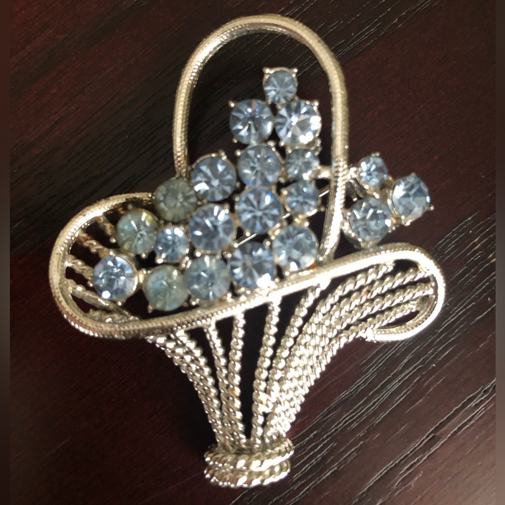 Vintage Basket Brooch/ Pin